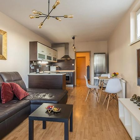 Apartman V Aleji Bratislava Eksteriør billede