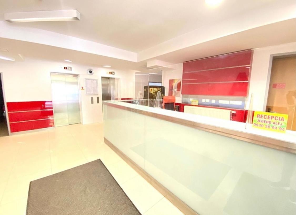 Apartman V Aleji Bratislava Eksteriør billede