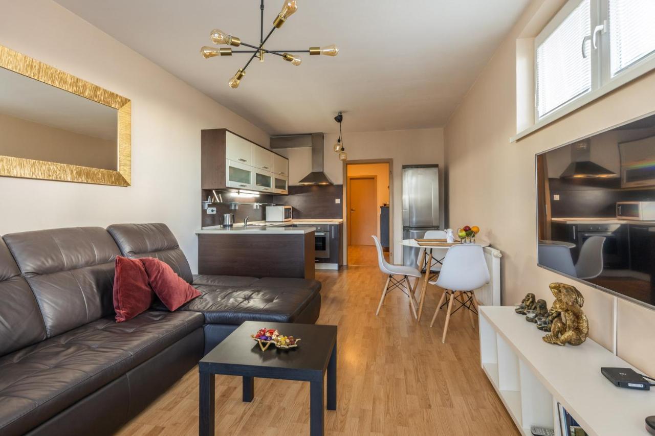 Apartman V Aleji Bratislava Eksteriør billede