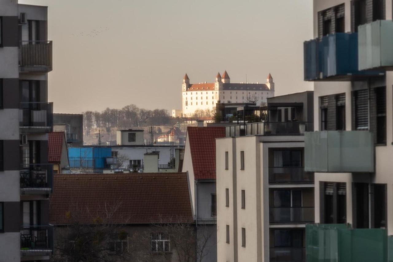 Apartman V Aleji Bratislava Eksteriør billede